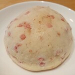 マンダリン - 料理写真:いちごメロンパン