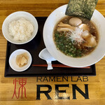 RAMEN LAB REN - 豚骨清湯魚介醤油