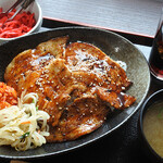 豚丼 大手門 - 料理写真:焼肉屋の豚丼（バラ）900円