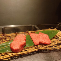 熟成焼肉 はじめ - 厚切りタンとうす切りタン