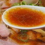 中華そば 丸岡商店 - 中華そば 肉増し（スープ）