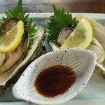 Haya Iso - 地元鼠ヶ関漁港直送の岩牡蠣（2個900円）