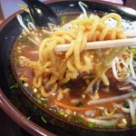 らーめんみそや - 麺はちぢれの太麺です。