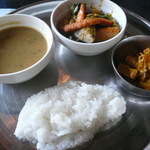 イーマサラ - ダルバートランチ　このライスはハーフサイズです。