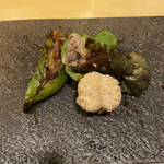 味乃しゅうか - 万願寺とうがらしの中にイノシシ肉