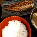 越後屋 三十郎 - とろほっけ味噌漬定食の左側