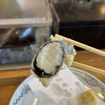 天ぷら新宿つな八 - 白魚海苔巻き９９０円。御徒町店の約２倍の値段ですが、揚げ加減、白魚の質と量、注文が入ってから巻き始めるなど、その価値は十分です（╹◡╹）（╹◡╹）