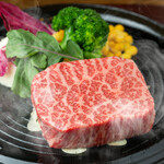 Kuroge Wagyu beef fillet Steak 100g 4,680 yen (tax included)