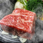 Domestic sirloin Steak 100g 2,380 yen (tax included)