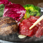 Banquet Steak & Hamburg combo set 2,780 yen (tax included)