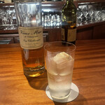 Bar Tetu - 白ワインのしぼりかすを蒸留して熟成させるらしい（たしか）