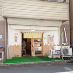 らぁめん 一福 - 12時ちょうどなのに、珍しく待ちなしで入れましたが、直後には待ち発生。