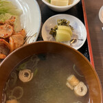 猫丸食堂 - ★冷奴、お漬物、お味噌汁