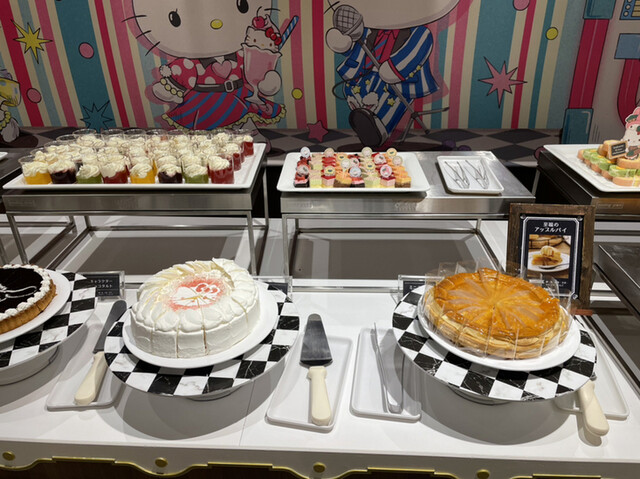 キティ マスコット 館のレストラン ハローキティ50周年【公式