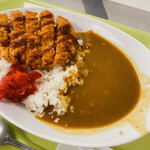 Shinagawaku Yakusho Shokudou - こちらの食堂では人気上位のカツカレー530円。