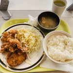 Shinagawaku Yakusho Shokudou - 鶏の唐揚げ定食。500円は有り難い。