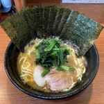 横浜家系らーめん りゅう - ラーメン680円麺硬め。海苔増し120円。