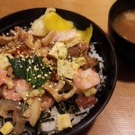 h Sushidokoro Zen - 花ちらし1000円