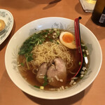 美中味 - 390円醤油ラーメン(税込)