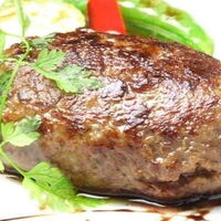 黒毛和牛100％の自家製ハンバーグ