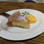 Bistro Hutte - マスカルポーネとアーモンドのチーズケーキ