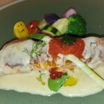 ラ ポルト - 友人のオーダー  サーモンのトマトチーズ焼きアンチョビクリームソース