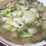 銀座たんめん - 具材は白菜とベーコンのみ。本日の白菜は茨城県産「黄芯白菜」