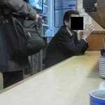 芳すし - 201302　すし芳　カウンター席の角付近に陣取りました