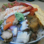 芳すし - 201302　すし芳　大盛ちらし（650円）　ちょっと回してみます