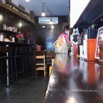 ほうきぼし+ - 店内入口側から奥を臨む