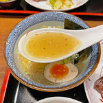 牛たん焼き 仙台辺見 - コクと旨味が有り、やや濃厚なスープ