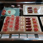 ブッフェレストラン トップ オブ ミヤコ - ベリーのコンポート桜の香り、桜の香りのブランマンジェ、苺プリン、苺と桜のヴェリーヌ、ショコラフリュイルージュ、