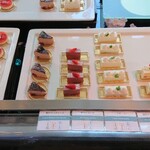 ブッフェレストラン トップ オブ ミヤコ - 苺のコンポートジュレとバニラババロア、桜のバスクチーズ、いちごチョコテリーヌ、レアチーズケーキ、苺のショートケーキ