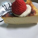 西原スタジオ - イチゴのチーズケーキ