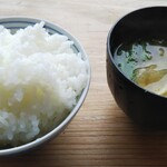ちきゅうや - ご飯とお味噌汁