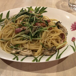 欧風食堂 Felice - 牡蠣とベーコンと水菜のスパゲッティ、大盛り