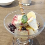 Northern Kitchen～All Day Dining～ - 食後のパフェ。下はプリンになっています