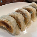 一二三凱旋楼 - 自家製餃子(380円)