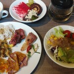 Northern Kitchen～All Day Dining～ - 1回目。パン以外を一通り取っています