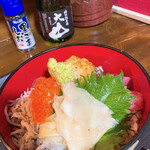 初島 - 海鮮丼・焼魚、1,200円。