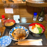 初島 - 海鮮丼・焼魚、1,200円。