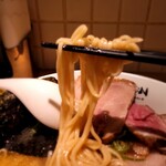 Ramen にじゅうぶんのいち - 麺リフト　特製塩そば