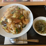 レストラン秀華 - 中華丼　880円