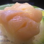 回し寿司 活 活美登利 - 帆立貝です。見るからにプリプリとした感じ。食感もち ろん♂＾＾甘くぷりぷりでグーです。