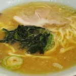 横浜らーめん 本牧家 - ラーメン並固め脂多め(アップ)
