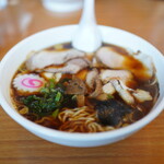 らーめんヒグマ - 正油らーめん600円+チャーシュー肉増し100円