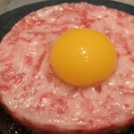 北海道焼肉 北うし - びえい和牛サーロインとろけるユッケ
