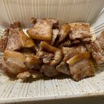 On Do - 豚バラ焼７００円。
                       
                      糸島雷山豚の豚バラ焼、唐辛子が付いてたんで絡ませていただきました。