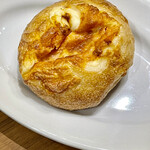 J's Bakery - 明太クリームチーズパン　使っている明太子とクリームチーズの相性がよく考えられていて抜群です