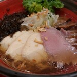 みなとや - レアの鶏と牛　薄切り肉だが、旨味は抜群